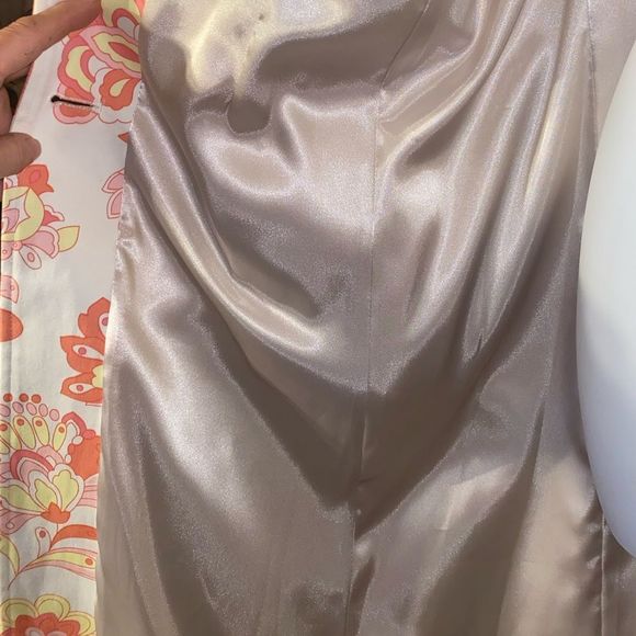 I Maddison spring trench coat. Size Large - Picture 9 of 12